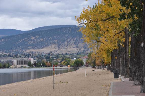 A praia de Petincton, no Okanagan Valley, no  sul da British Columbia, no Canadá